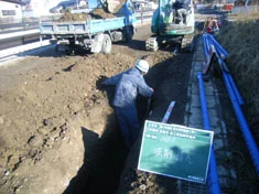 道路水道本管工事:本管の敷設作業